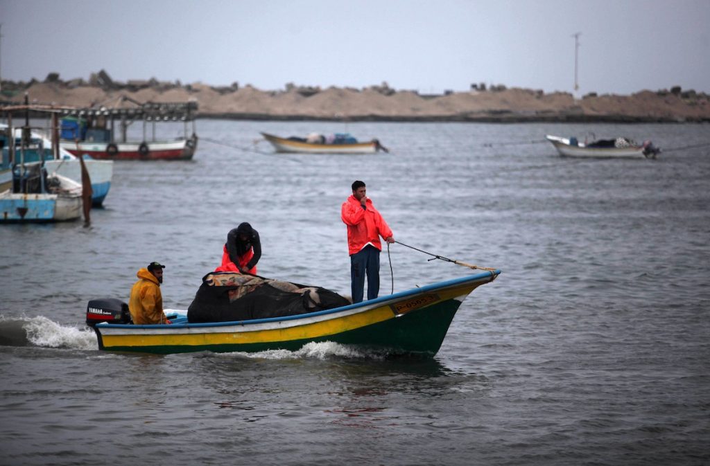 الاحتلال يمنع الصيد بشواطيء غزة